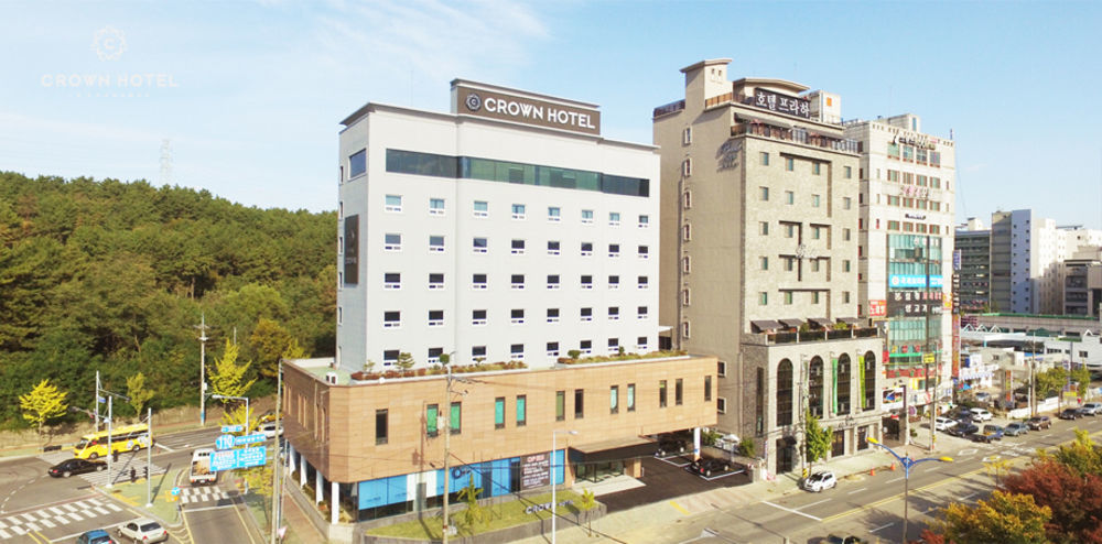 Crown Hotel Changwon Esterno foto
